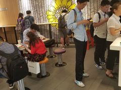 等位区-麦当劳(世纪汇广场店)