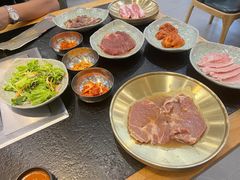 -臻牛烤肉