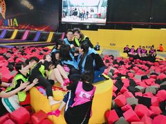 -嘿哟动霸CHUA·新潮玩运动娱乐中心·蹦床滑冰团建乐园