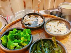 -广州万富希尔顿酒店·感趣自助餐厅·金秋蟹宴生蚝海鲜刺身