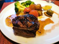 碳烤肉眼牛排及秘制牛排汁-WOLFGANG PUCK KITCHEN & BAR(迪士尼小镇店)