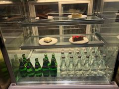 面包甜点陈列柜-飞行喵MR PILOT|猫舍·猫咖(静安大融城店)