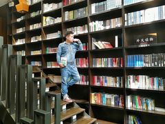 -钟书阁(松江泰晤士小镇店)