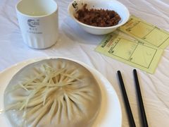 蟹粉灌汤包-鸿运酒楼