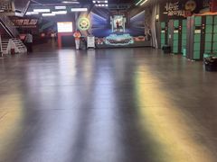 -极限PLAY运动娱乐新世界·团建派对潮玩休闲馆·室内蹦极高空游乐园