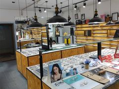 -罗伯特眼镜·蔡司官方授权(罗湖国贸店)