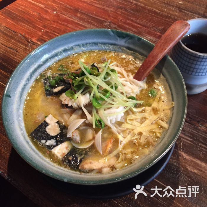 特色姜汁海鲜面