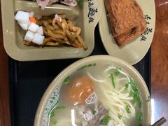 -亮亮面馆(经六路店)