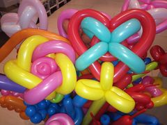 飞阳伙伴折的漂亮气球-飞阳铁板烧(ME TOWN购物中心店)