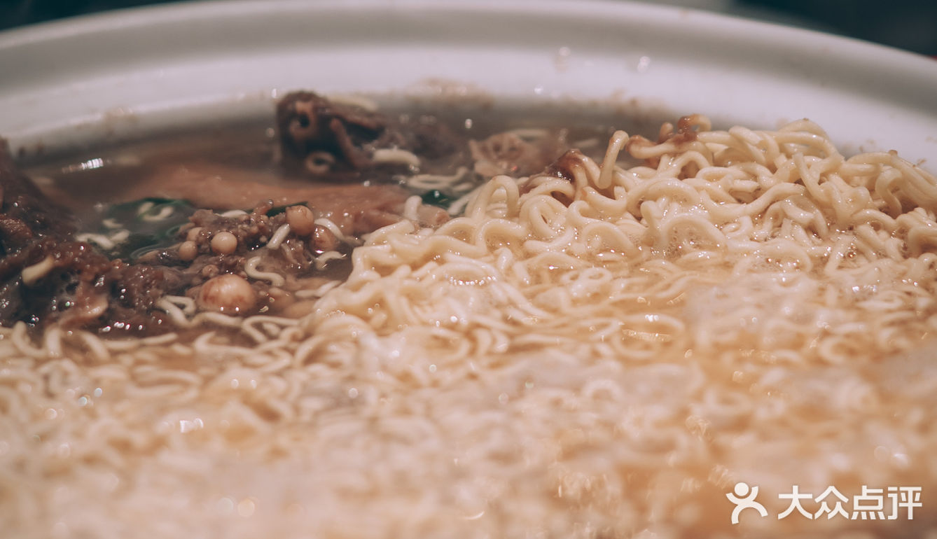 正佳M层 | 神秘角落滚热辣，秋日美味啫啫煲