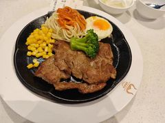-汤姆家的牛排意面披萨(新城市广场店)