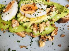 牛油果煮蛋吐司-RAC BAR(安福路店)