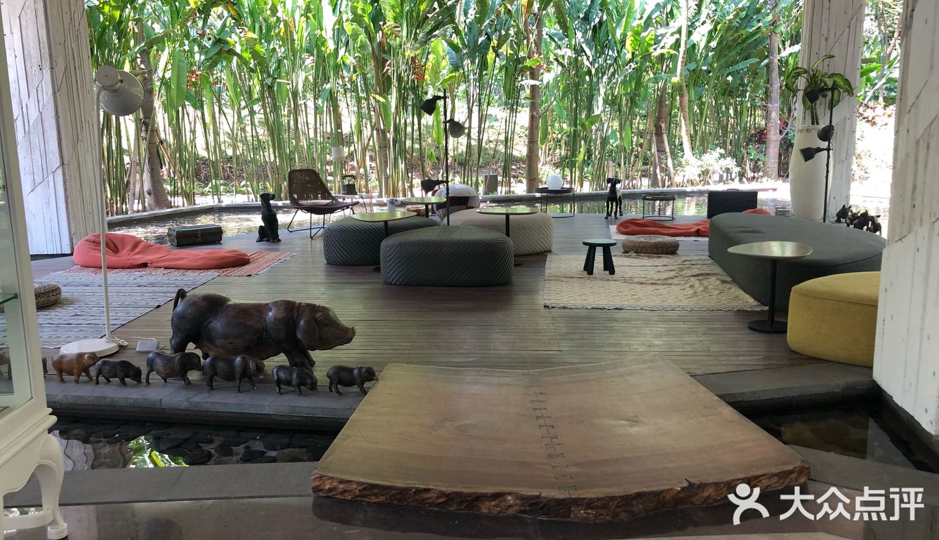 当地的网红酒店了，在酒店内完全可以不出门吃完好几天