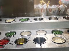 自助调料区-顺德公广东猪肚鸡·煲仔饭(白石洲店)