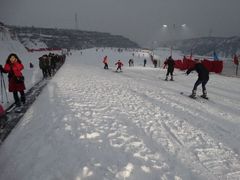 -采薇庄园四季滑雪场