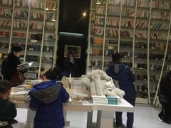 -钟书阁(松江泰晤士小镇店)