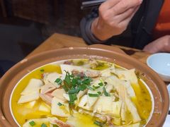 -头上红煨盐鸡·非遗院子餐厅