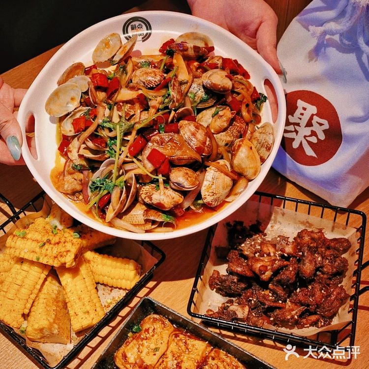 聚点串吧 | 五角场夜宵新据点!这家烤串超正!😍