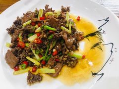 猫爪菇炒牛肉-下梅人家土菜馆(历史文化餐厅度假区店)