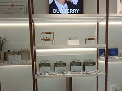 -J-Optical佳视明眼镜·蔡司视觉(青岛金茂览秀城店)
