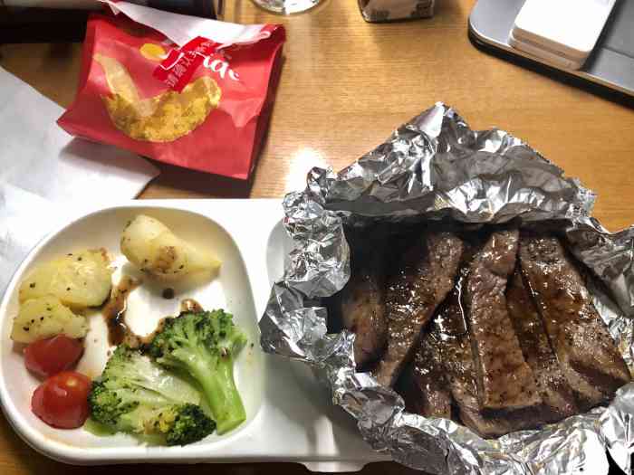 之前在店里吃觉得必胜客牛排真的可,外卖的外包装也很到位,到家后