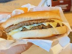 浓浓高达芝士双层吉士堡-麦当劳(昆山北门路店)