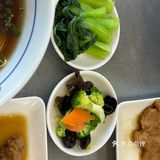 酱汁完全渗进了肉里，咸香中带点微甜