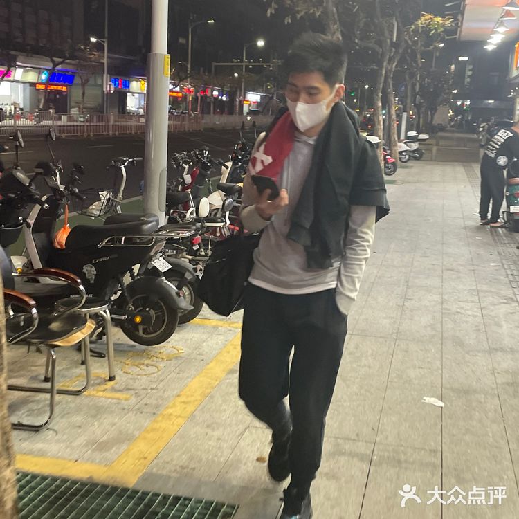 超级nice的老板做的最好吃的鸡蛋汉堡