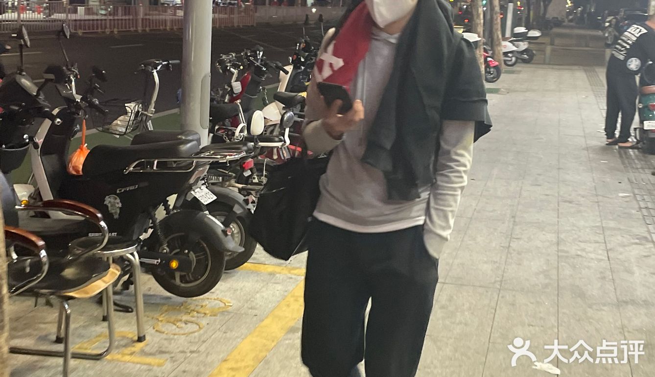 超级nice的老板做的最好吃的鸡蛋汉堡