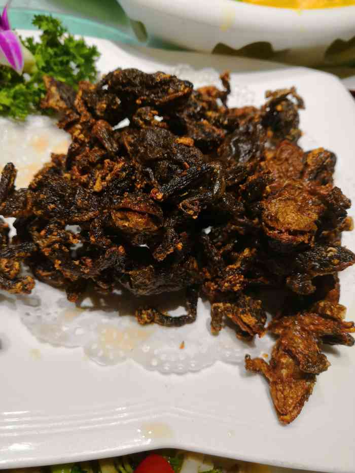 菜码大,特别大,味道还可以,人很多