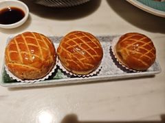 酥皮水牛奶菠萝包-陶陶居酒家(新天地店)