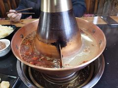 -果松木炭酸菜铜火锅·外婆参鸡汤
