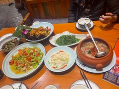 -老滇山寨•云南特色菜•地方菜•民族风情歌舞表演(金碧店)