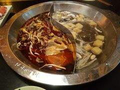 菌汤鸳鸯锅-大龙辣火锅·龙虾·烧烤(湖滨新天地店)