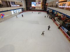 -冰纷万象滑冰场(赣州华润万象城店)