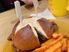 猫王汉堡-HELLO 27 意面·沙拉·帕尼尼