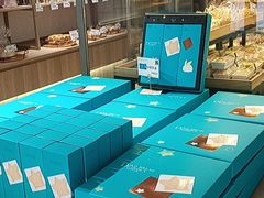 -顶东面包花园·生日蛋糕(世博店)