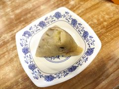 咸肉板栗蛋黄粽-嘉华小吃(蛇口市场店)