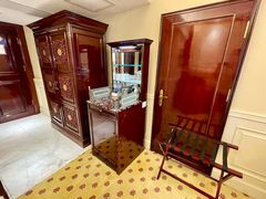 -深圳富苑皇冠假日套房酒店