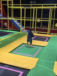 -蹦蹦跳跳(新奥购物中心店)