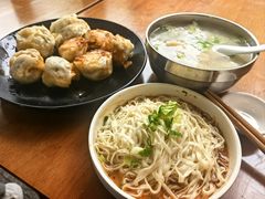 -依云煎包店