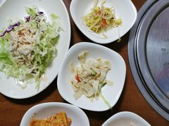 小菜拼盘-亲昵春川鸡排(韩国美食街店)