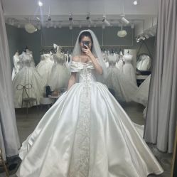 -莫小姐婚纱