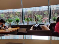靠窗位-青山上品咖啡·日式法兰绒手冲(高岛屋百货店)