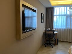 -西安大雁塔科技大学地铁站亚朵酒店