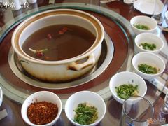 锅底和调料-东巴谷野生菌火锅餐厅