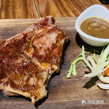 特殊的日子和LG过来安吉万达，就在四楼蛙小侠斜对面