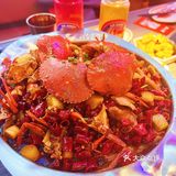 过年和姐妹吃团年饭吃螃蟹鲍鱼虾太有气氛了