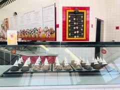 -Cold Stone Creamery(main street)