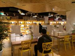 -新华里咖啡书吧(新华书店小寨店)